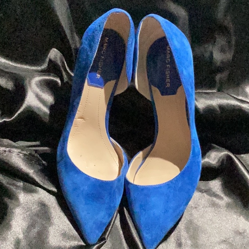 Women’s Marc Fisher suede blue heels size 7.5